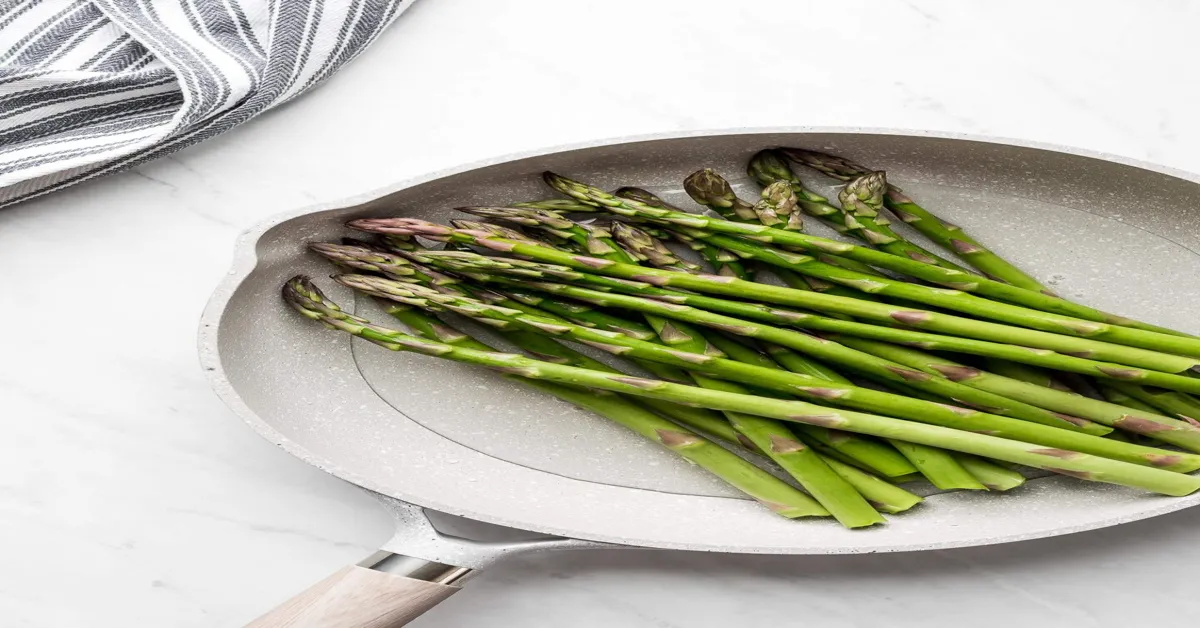 asparagus on stove