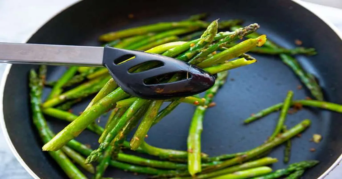 how long to cook asparagus in a pan