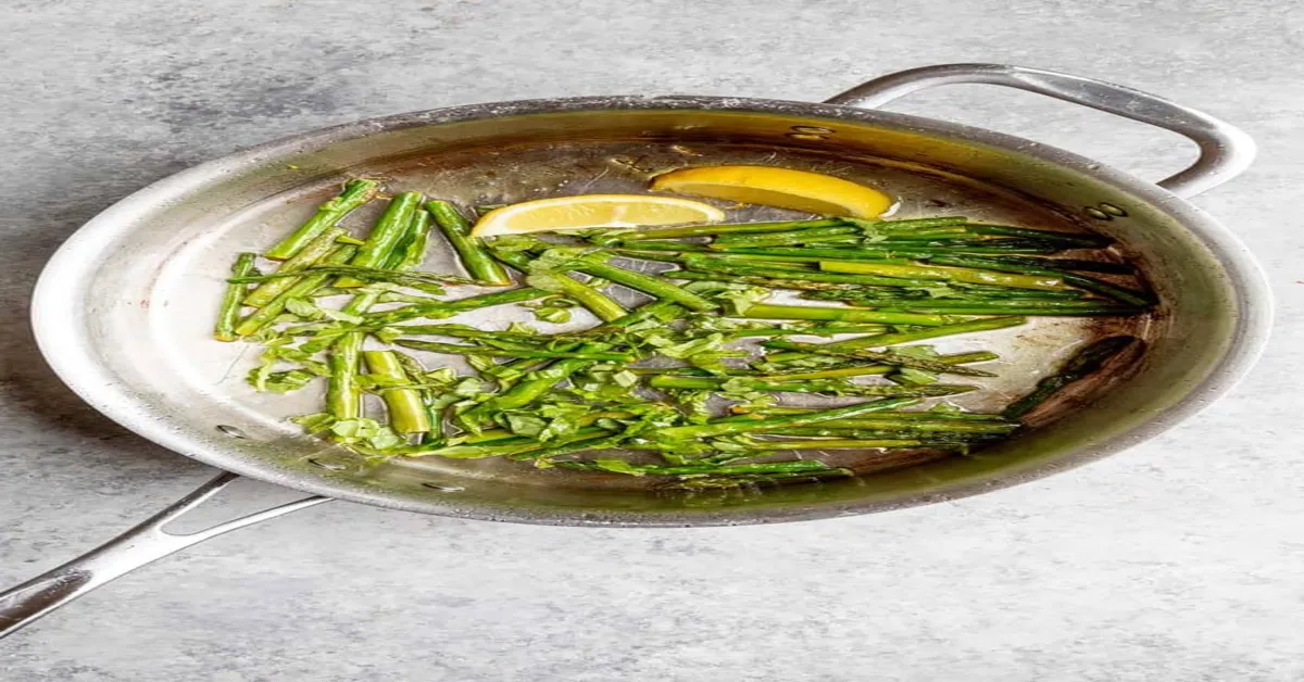 how to cook asparagus in pan with water