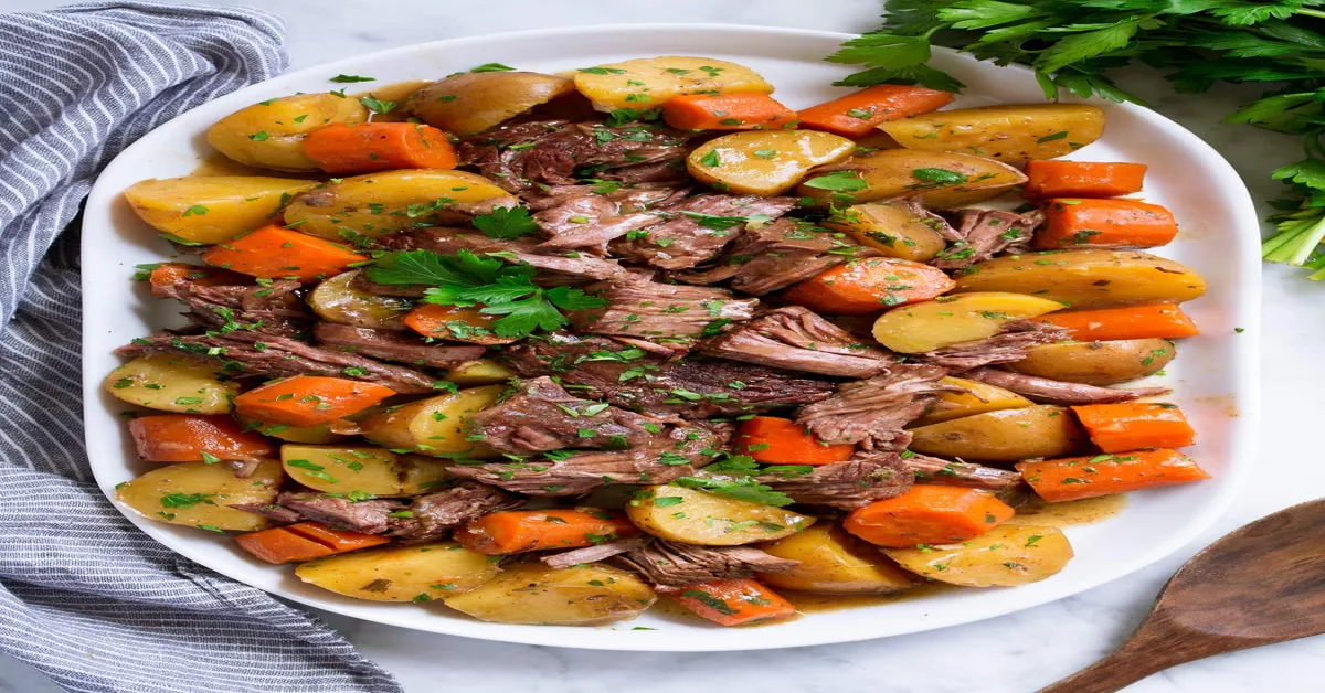 slow cooker roast with potatoes and carrots