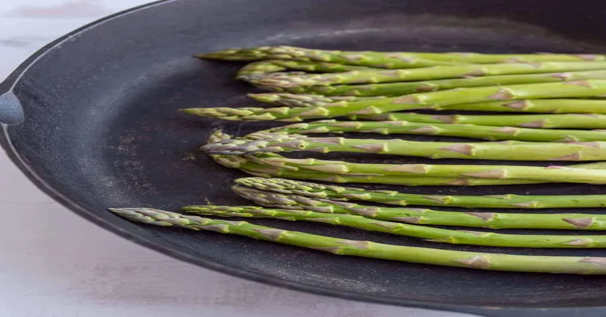 how to cook asparagus in a pan without oil